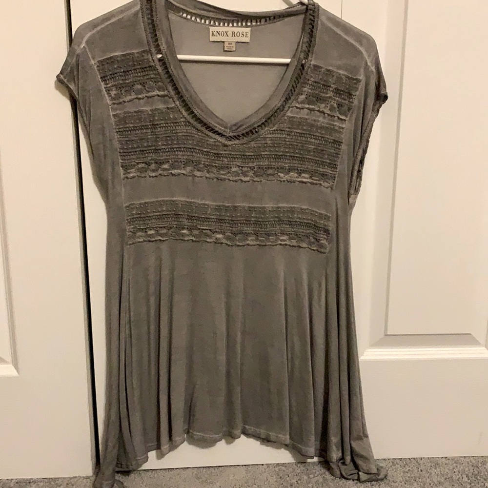 Knox Rose Knit Distressed shirt Size XS